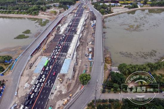 长春新自由大桥主桥通车，而在翻建过程中使用的便桥也将完成自己的使命。