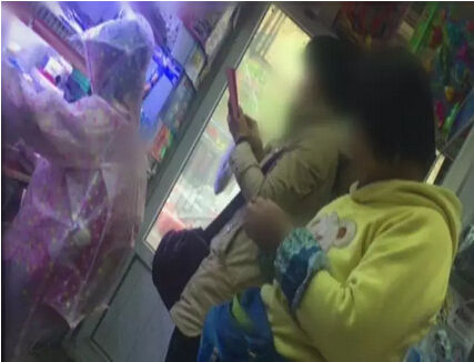 宽平小学一文具店卖玩具“烟”学生“吞云吐雾”