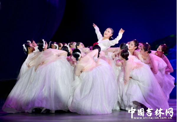 中国朝鲜族原创舞剧《阿里郎花》在长春东方大剧院隆重上演