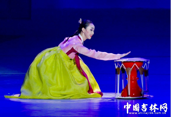 中国朝鲜族原创舞剧《阿里郎花》在长春东方大剧院隆重上演