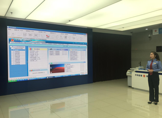 　　工作人员现场演示12315电话和网络平台操作流程