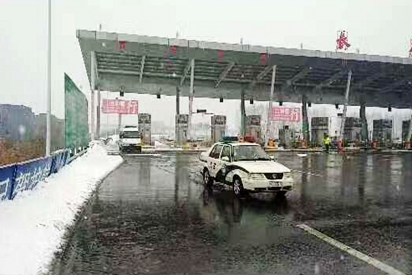 吉林高速交警全力为松原危重孕妇搭建“生命通道”