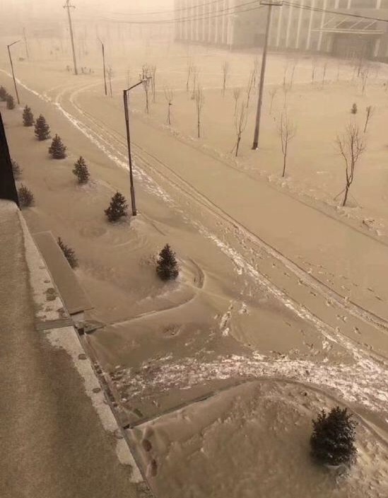 刘盈说天气乌鲁木齐下黄雪满城尽是提拉米苏